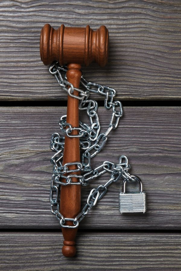 Quels sont les enjeux juridiques de la commercialisation de produits contenant des ingrédients génétiquement modifiés?